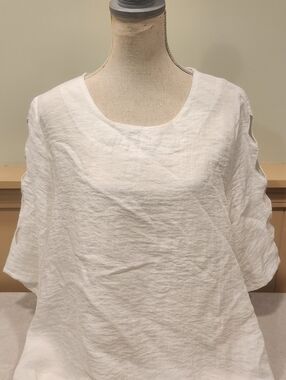 LuLu-B white rayon blouse with braided or lattice arm cutouts Large